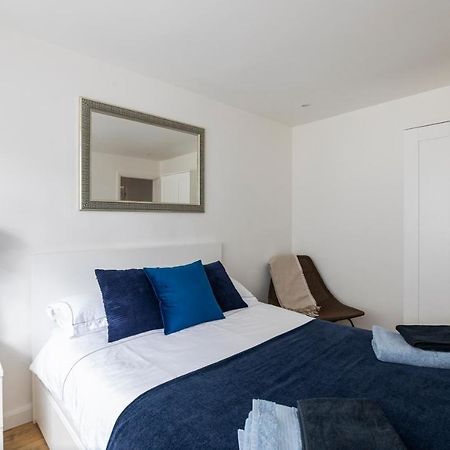 Gorgeous Modern Apartment Near Redhill Station Inc Private Garden & Parking מראה חיצוני תמונה
