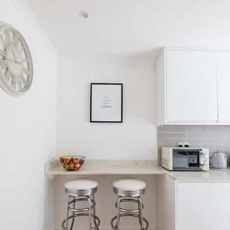 Gorgeous Modern Apartment Near Redhill Station Inc Private Garden & Parking מראה חיצוני תמונה