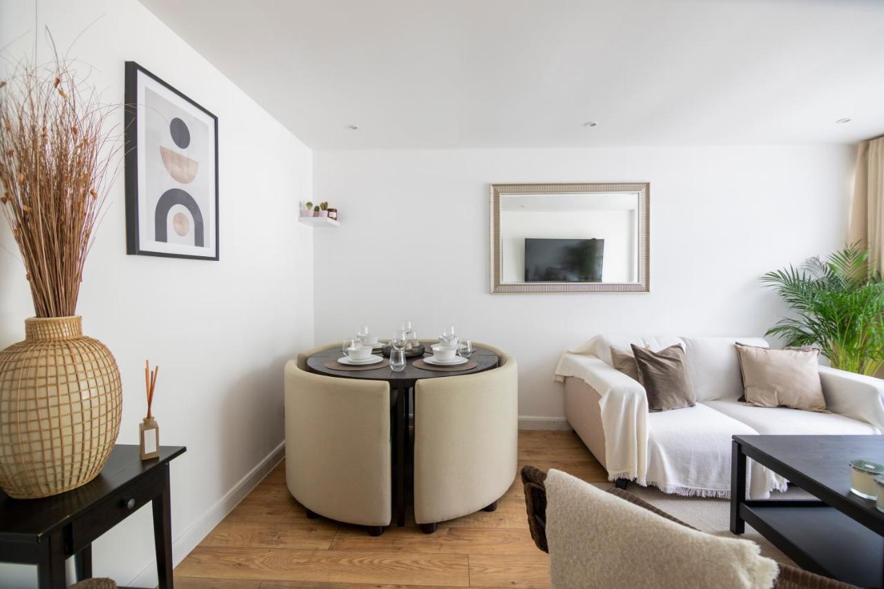 Gorgeous Modern Apartment Near Redhill Station Inc Private Garden & Parking מראה חיצוני תמונה