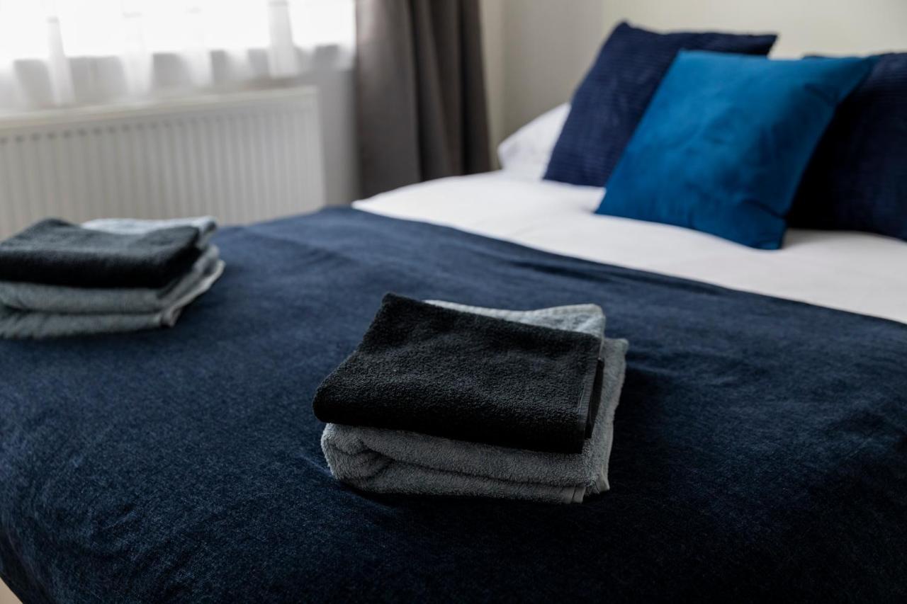 Gorgeous Modern Apartment Near Redhill Station Inc Private Garden & Parking מראה חיצוני תמונה