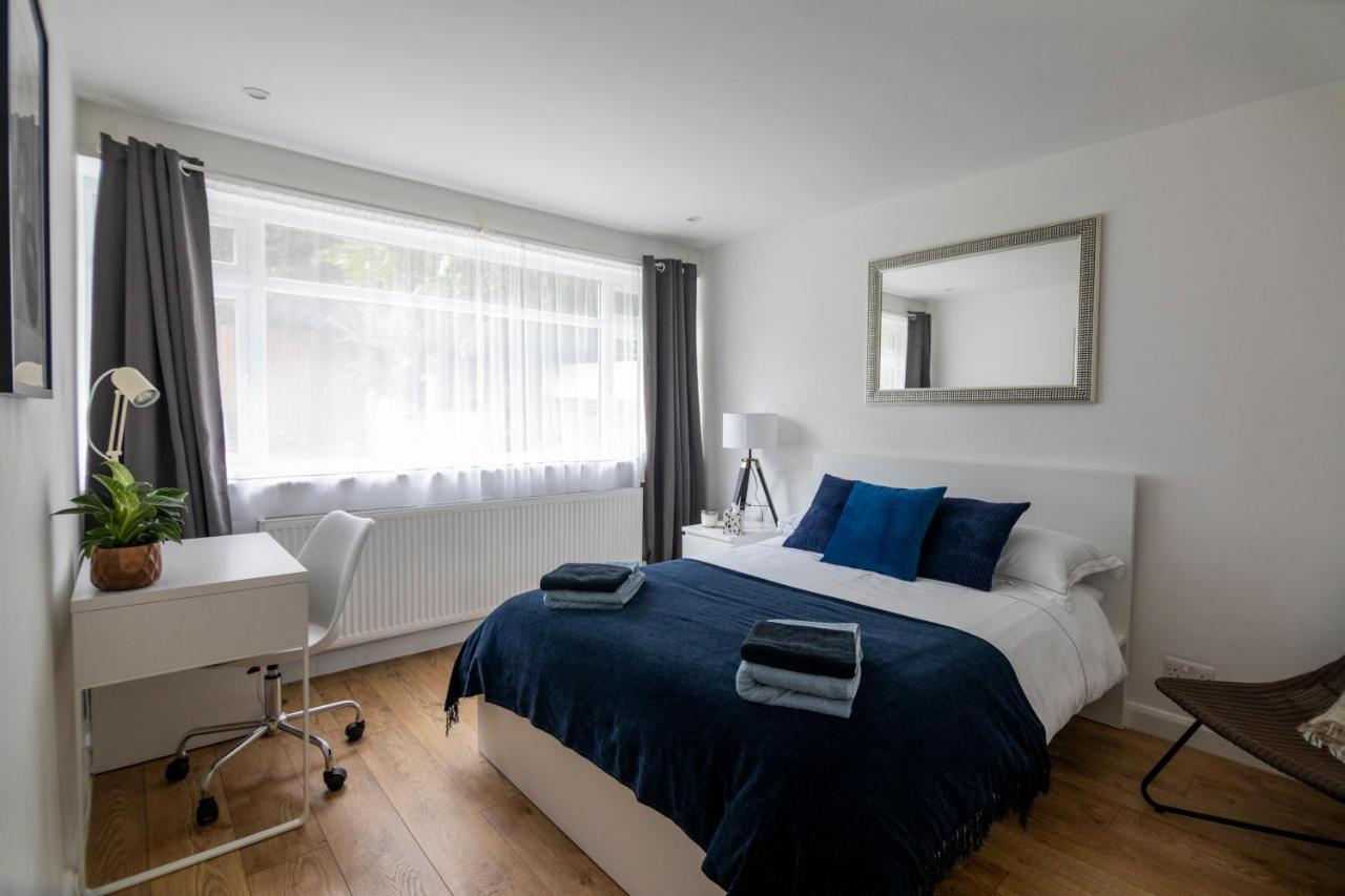 Gorgeous Modern Apartment Near Redhill Station Inc Private Garden & Parking מראה חיצוני תמונה