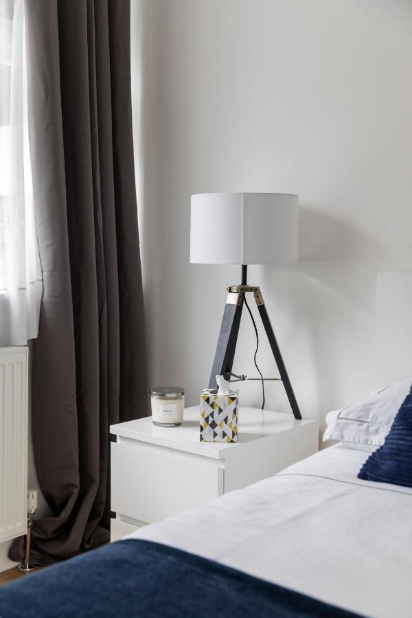 Gorgeous Modern Apartment Near Redhill Station Inc Private Garden & Parking מראה חיצוני תמונה