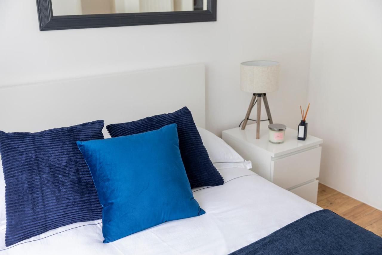 Gorgeous Modern Apartment Near Redhill Station Inc Private Garden & Parking מראה חיצוני תמונה