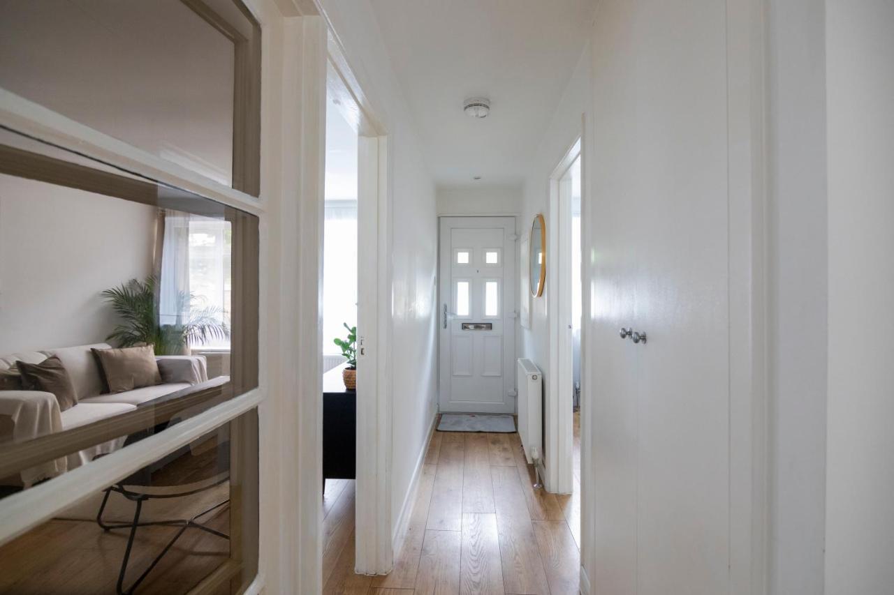 Gorgeous Modern Apartment Near Redhill Station Inc Private Garden & Parking מראה חיצוני תמונה