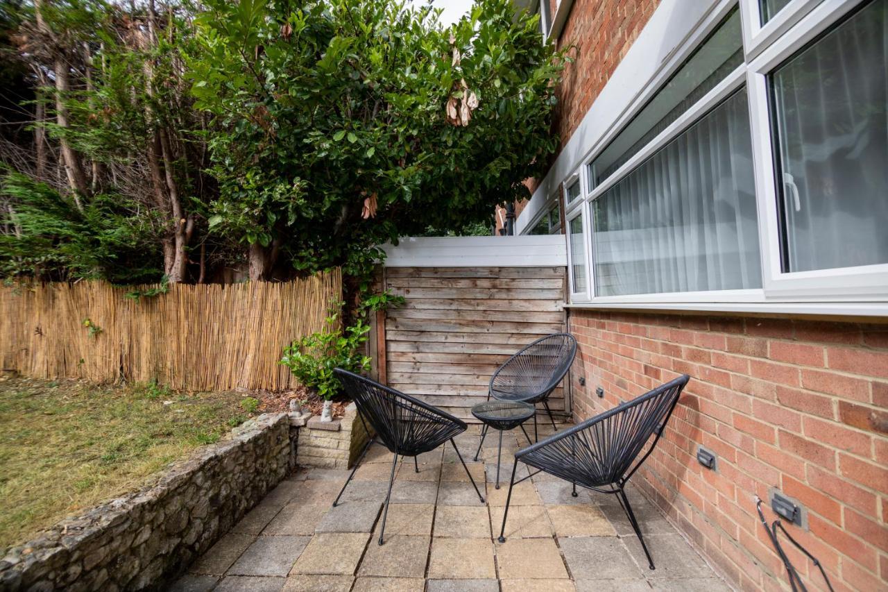 Gorgeous Modern Apartment Near Redhill Station Inc Private Garden & Parking מראה חיצוני תמונה